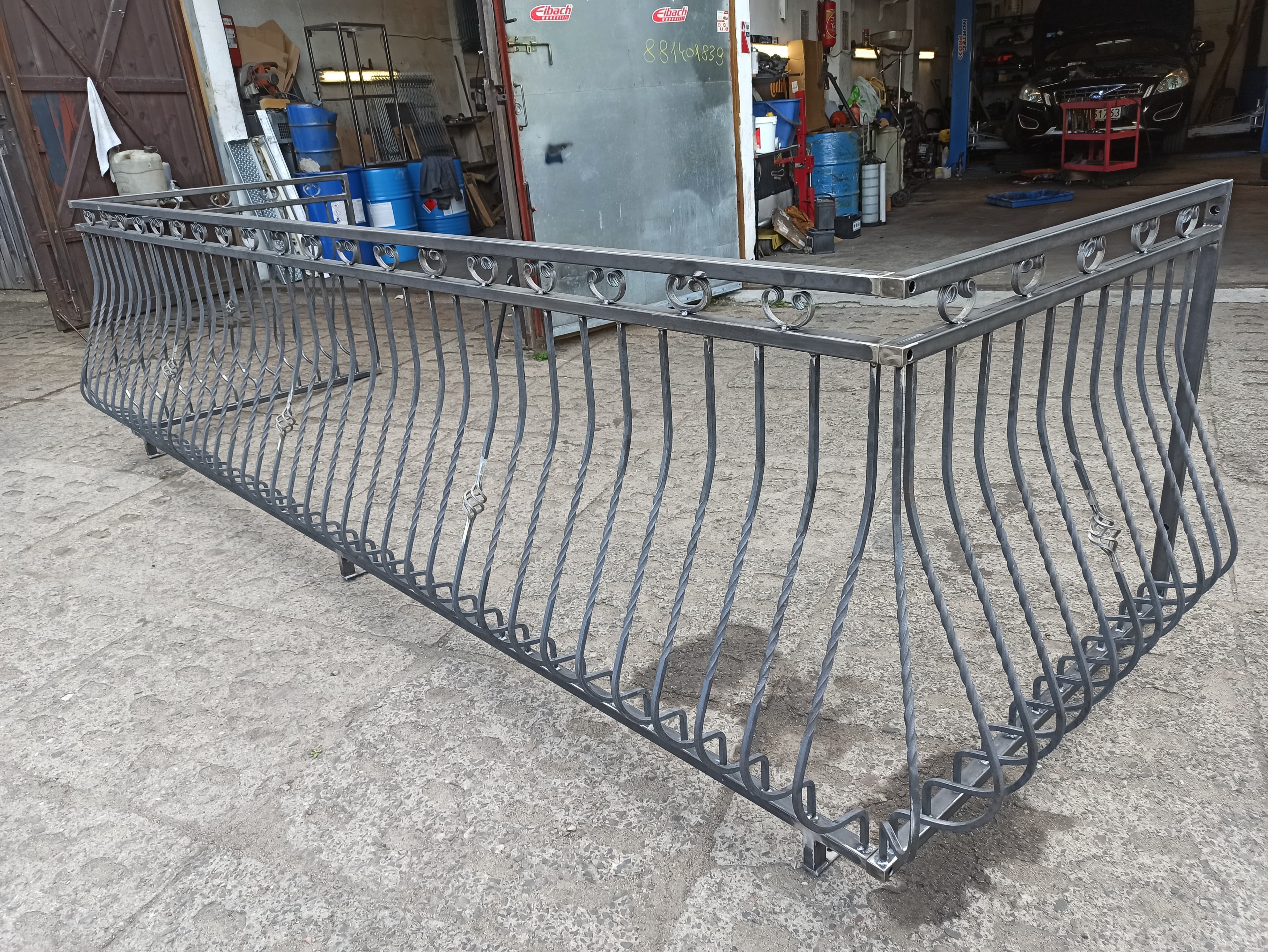 Ozdobna kuta balustrada balkonowa z motywem serca – klasyczny styl, FK-METAL