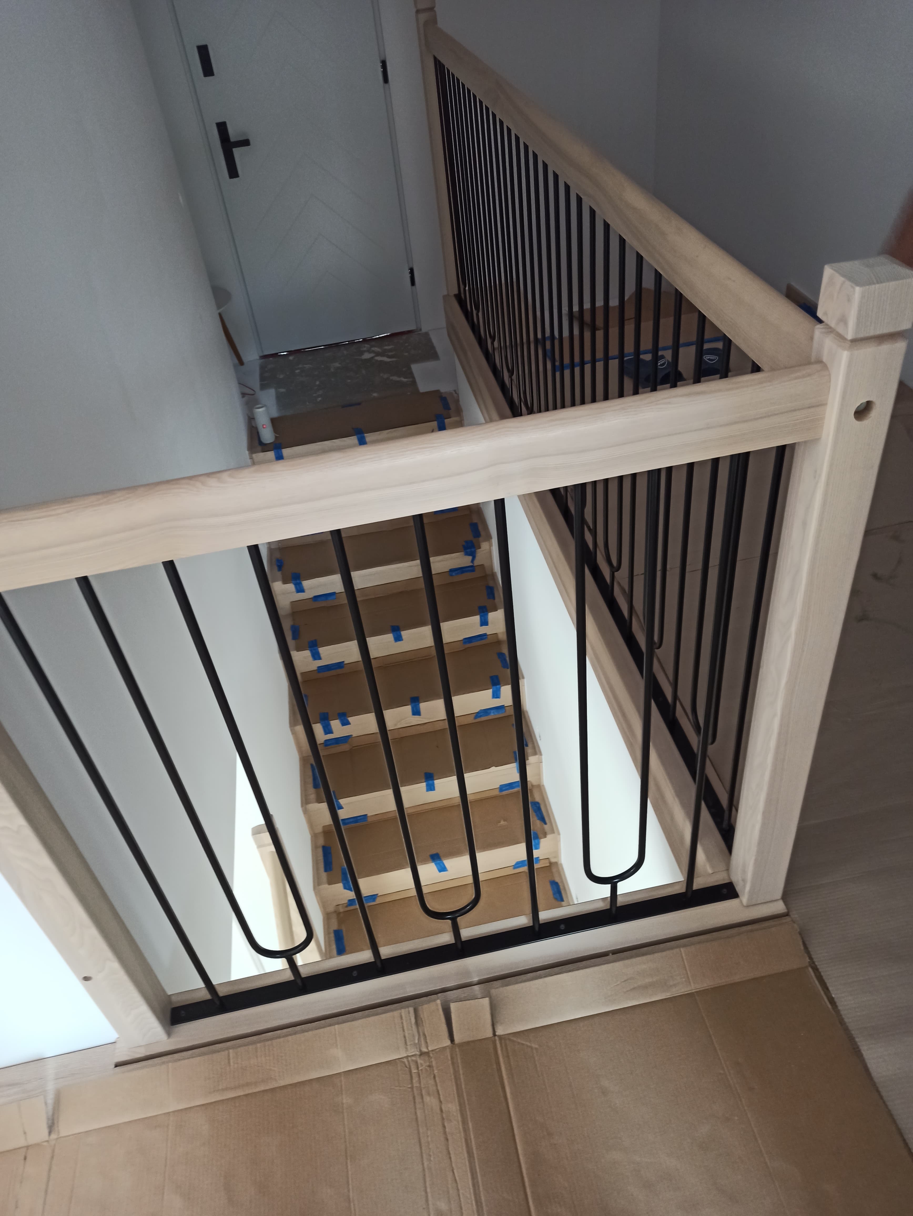 Balustrada drewno-metal czarna na schody wewnętrzne – Słupsk