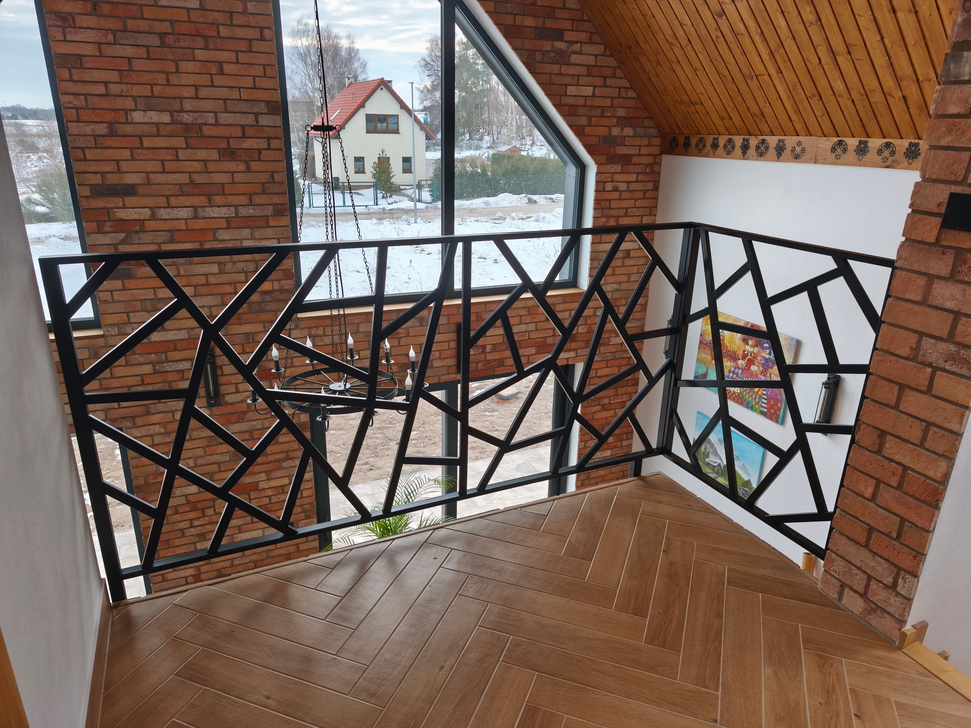 Czarna balustrada geometryczna loft na tle cegły – FK-METAL