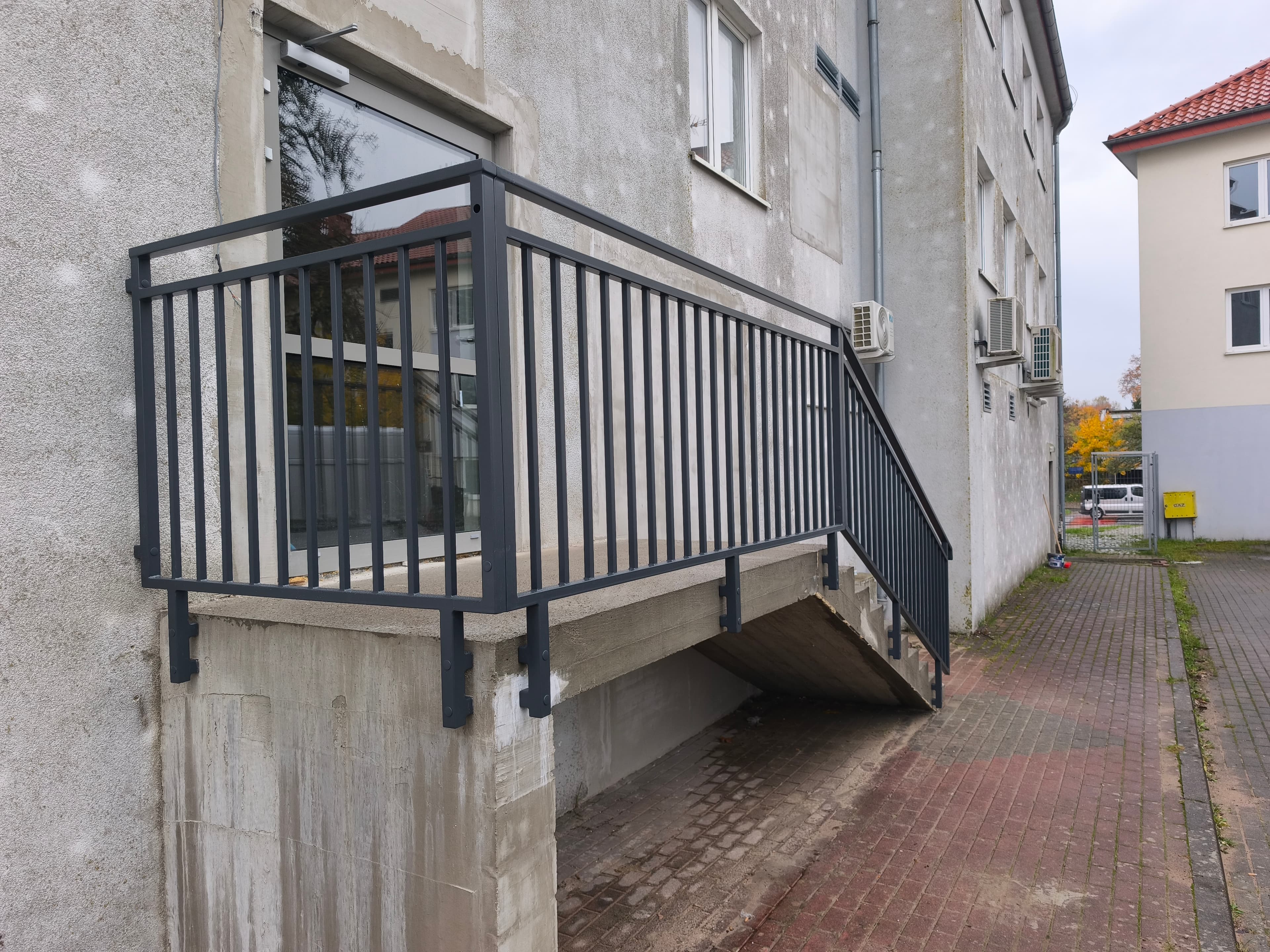 Zewnętrzna balustrada metalowa spawana na schody – Słupsk