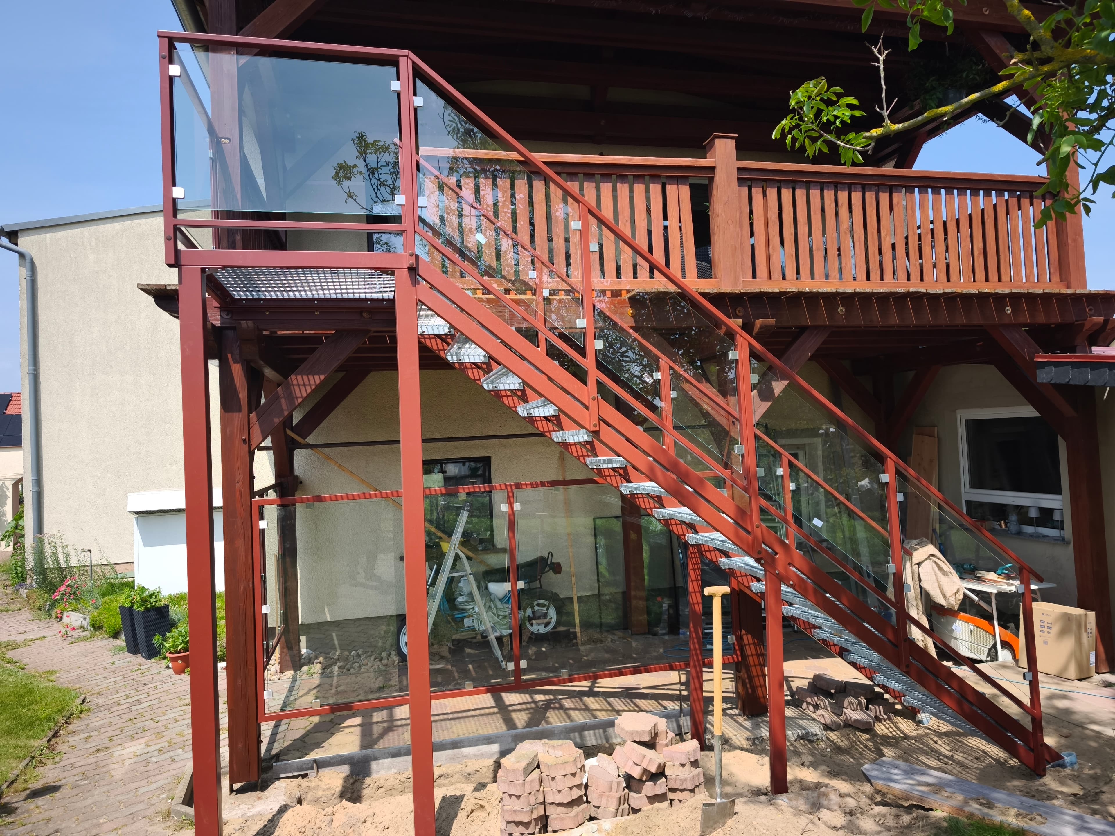 Schody tarasowe metal ze szklaną balustradą spawane – FK-METAL